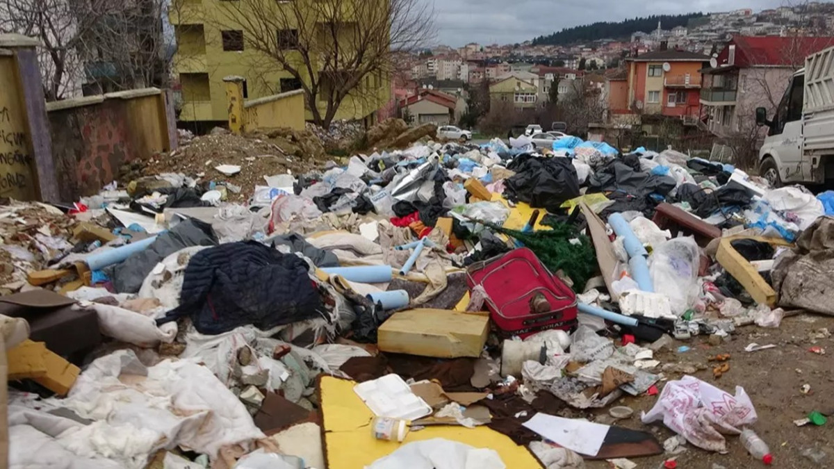 CHP'li Belediyesi Üsküdar'da Çöp Dağları!