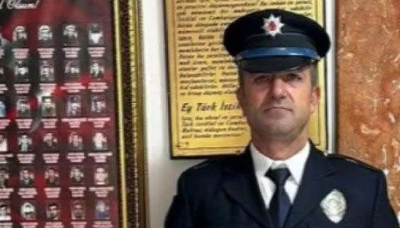 Şehit Polislerin Önünde Resim Çektiren Polis Memuru Şehit Oldu